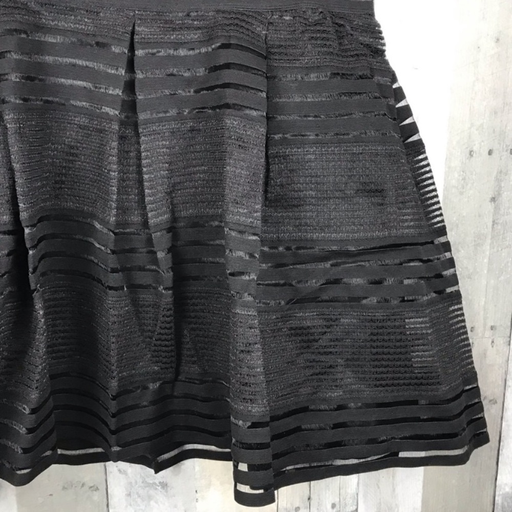 Torrid Black Ribbon Striped Tulle Skirt Size 2 NEW - Picture 5 of 8